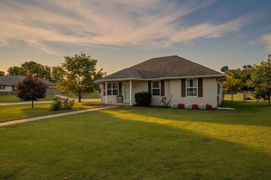 730 W Apache St, Republic, MO 65738 - photo 4