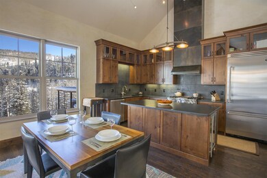 Kitchen & Dining