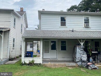 321 N Spring St, Middletown, PA 17057 - photo 2