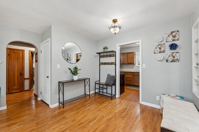 7 LIVING ROOM