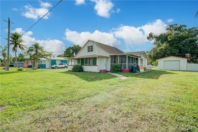 568 Prospect Ave, Fort Myers, FL 33905 - photo 3