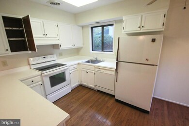 9316 Grazing Terrace, Montgomery Village, MD 20886 - photo 5