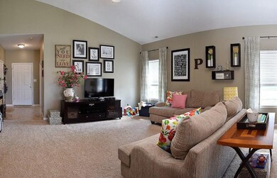 2564 Monarchy Ln, Greenwood, IN 46143 - photo 4