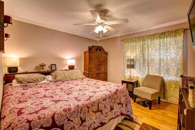 Hardwood floors, crown molding, ceiling fan, closet