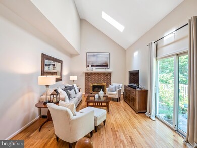 7928 Bressingham Dr, Fairfax Station, VA 22039 - photo 2