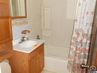2413 SW Gage Blvd, Topeka, KS 66614 - photo 7