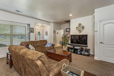 841 N Haskell St, Central Point, OR 97502 - photo 6