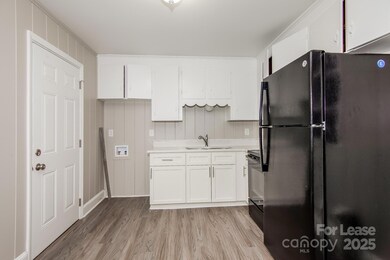 4423 Brooktree Dr, Charlotte, NC 28208 - photo 6