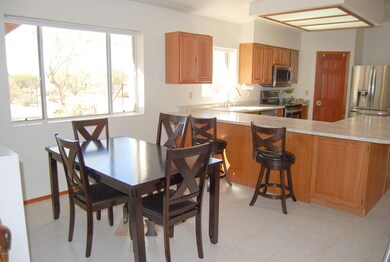 Eat In Kitchen/Breakfast Bar