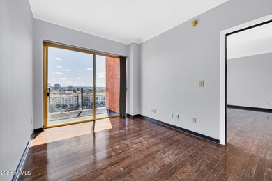 4750 N. Central 9E-4
