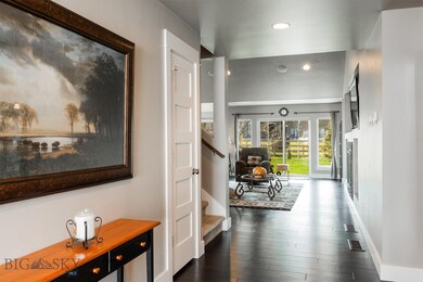Large entry way into the home