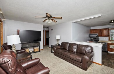 4027 SE 15th St, Des Moines, IA 50320 - photo 6