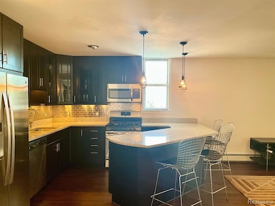 Large Peninsula with casual seating for 4!