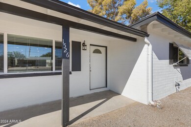 1526 S Grand Dr-5