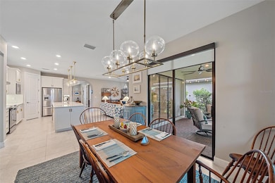 good sized dining room