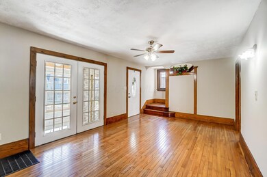 Living Room view to Screen Porch