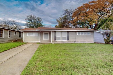 1114 Poindexter Ave, Cleburne, TX 76033 - photo 2