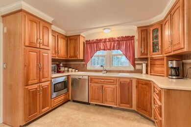 122 N Main St, West Boylston, MA 01583 - photo 6