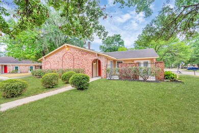 5811 Par Four Dr, Houston, TX 77088 - photo 3