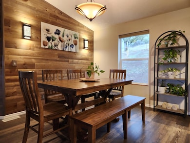 198 Flamingo Dr, Eagle Point, OR 97524 - photo 6