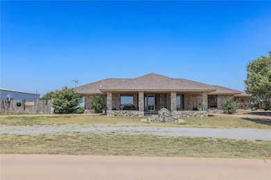 View of front facade featuring a front yard