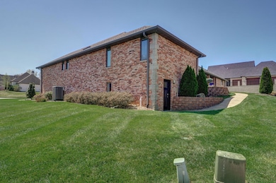 4807 Rolling Hills Dr-58