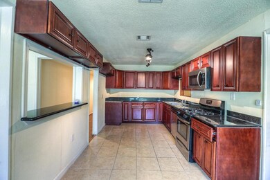 2303 Hialeah Dr, Houston, TX 77018 - photo 2