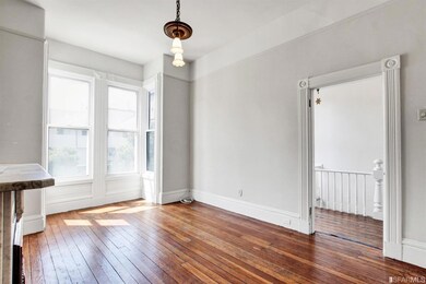1211 Guerrero (Upper Unit) - Foyer leading into Li