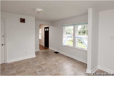 8302 Hudson Ln, Louisville, KY 40291 - photo 5