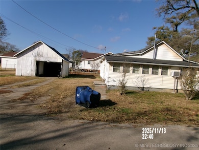 702 W Chestnut Ave, Barnsdall, OK 74002 - photo 2