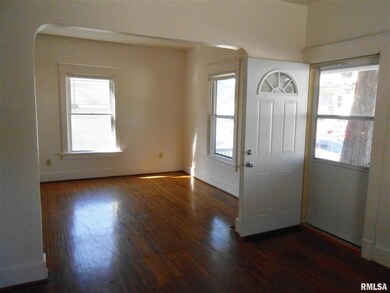 1637 W 16th St, Davenport, IA 52804 - photo 2