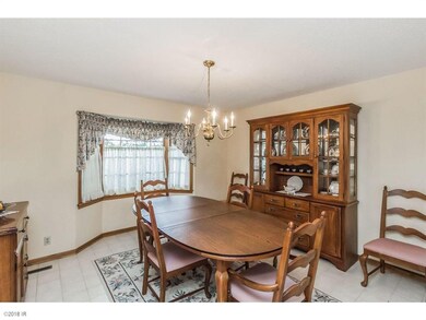 921 W 18th St S, Newton, IA 50208 - photo 4