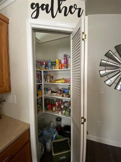 203 E 5th St, Cushing, OK 74023 - photo 6