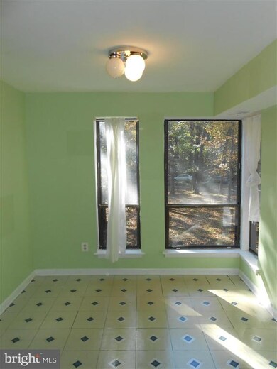 11212 Chestnut Grove Square unit 215, Reston, VA 20190 - photo 4