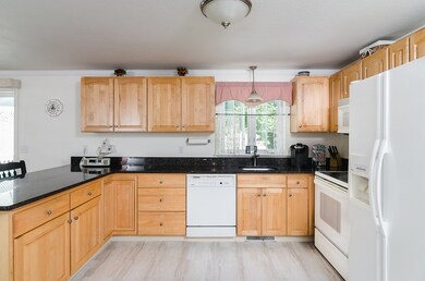 21 Winter Cir, Rockland, MA 02370 - photo 5