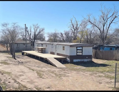 615 E 9th St, Hale Center, TX 79041 - photo 2