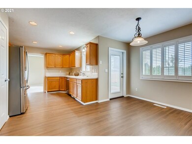 1041 S Pine St, Canby, OR 97013 - photo 6