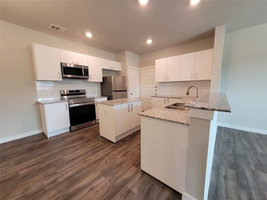 9877 Grosbeak Ln, the Woodlands, TX 77354 - photo 6