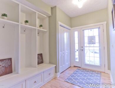 Entrance w/ Closet & Lockers