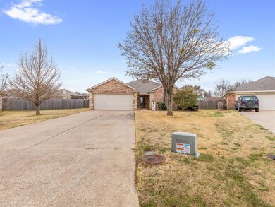 820 Wandering Ct, Granbury, TX 76049 - photo 4
