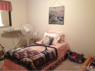 Left Side Rear Bedrm