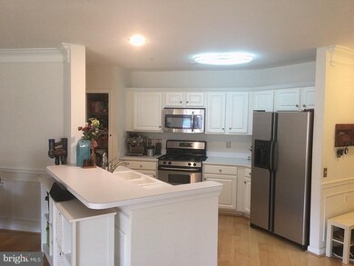12481 Hayes Ct unit 101, Fairfax, VA 22033 - photo 4