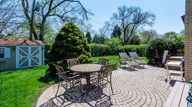 121 S Elm Tree Ln, Elmhurst, IL 60126 - photo 6