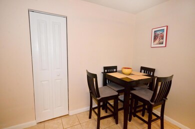 2831 Eat in Kitchen