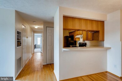 821 Stratford Way unit J, Frederick, MD 21701 - photo 5