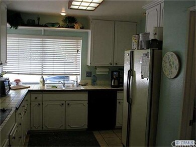 RIGHT SIDE OF KITCHEN