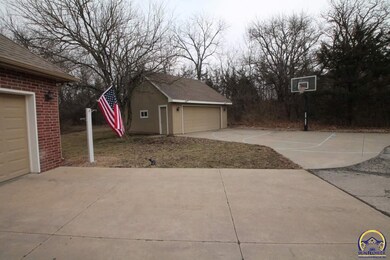 7820 SW Huntoon St, Topeka, KS 66615 - photo 5