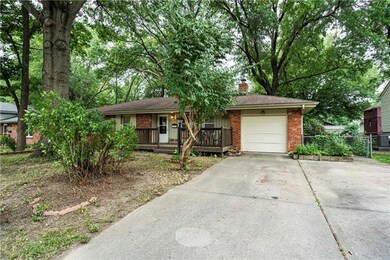 6812 Switzer Ln, Shawnee, KS 66203 - photo 2