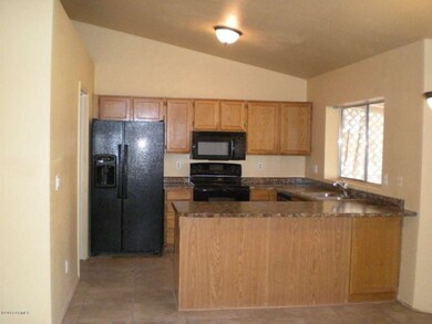 07 Kitchen & Breakfast Area