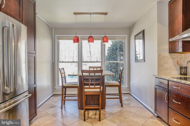 8045 Galla Knoll Cir, Springfield, VA 22153 - photo 4